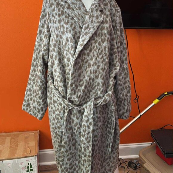 Old Navy Soft Brushed Gray Leopard Print Coat Size 2X - Picture 2 of 7